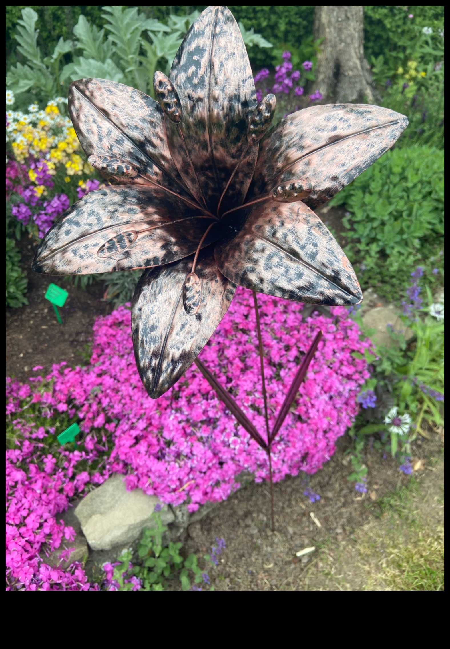 Blossoms in Bronze: The Allure of Outdoor Garden Art