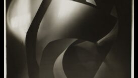 Abstracții texturate: explorarea suprafețelor artistice pe hârtie