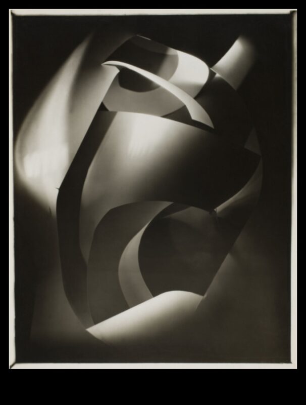 Abstracții texturate: explorarea suprafețelor artistice pe hârtie