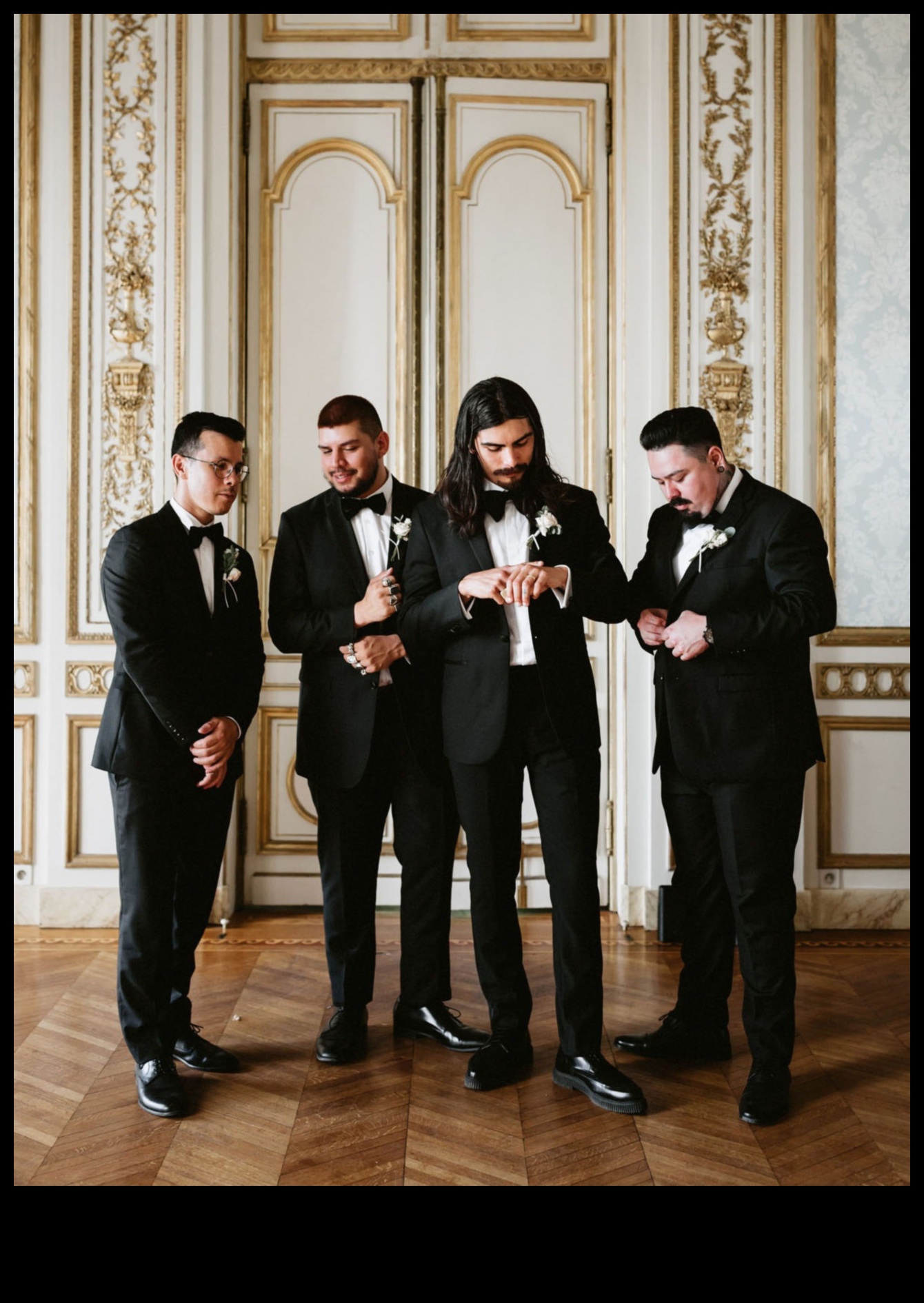 Chic Elegance: Triumful modei mirilor